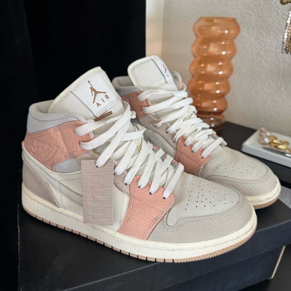 Air Jordan 1 Mid Milan